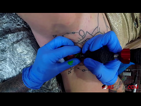 ❤️ Extrem tattooed Hottie Sully Savage krut en Tattoo op hirem Klitoris ❤️ Porno op Porno lb.pornofilmtv.ru ️❤